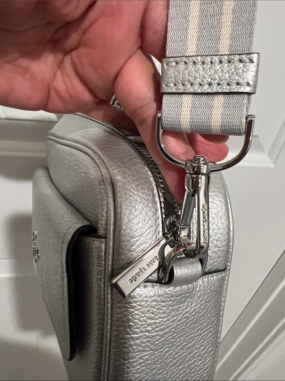 kate spade ♠️ Silver Pebbled Crossbody Camera Purse-strap w/ wallet & coin purse - Picture 13 of 16